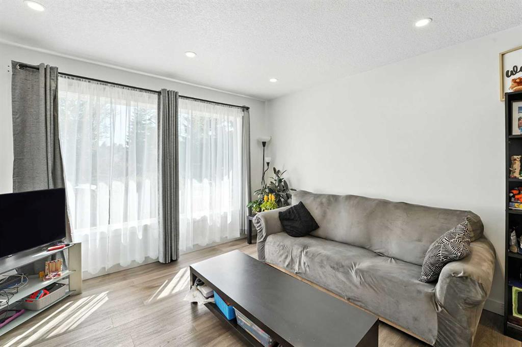 Fourth View of 432 25 Avenue NE, Winston Heights/Mountview, Calgary, Alberta, T2E 1Y3