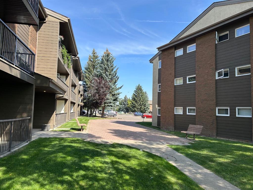 Third View of 308, 420 Columbia Boulevard W, Varsity Village, Lethbridge, Alberta, T1K 5R4