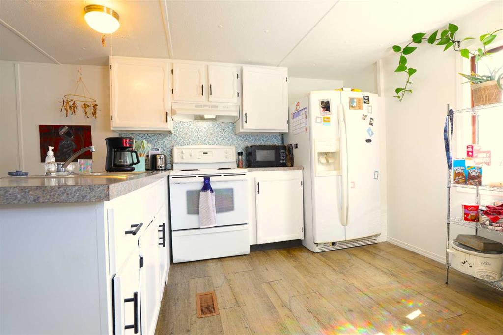 Third View of 11, 895 Elizabeth Street , NONE, Pincher Creek, Alberta, T0K 1W0