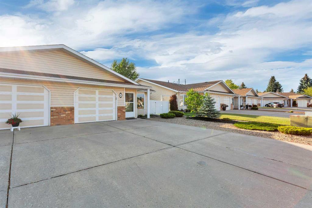 Third View of 42 Dale Close , Deer Park Estates, Red Deer, Alberta, T4R 2L5