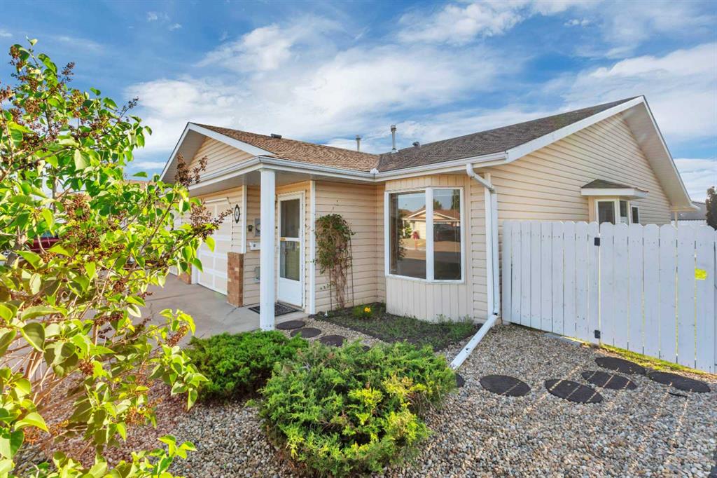 Fourth View of 42 Dale Close , Deer Park Estates, Red Deer, Alberta, T4R 2L5
