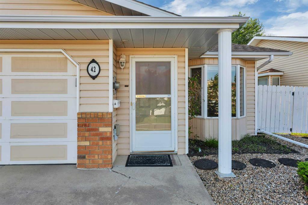 Fifth View of 42 Dale Close , Deer Park Estates, Red Deer, Alberta, T4R 2L5