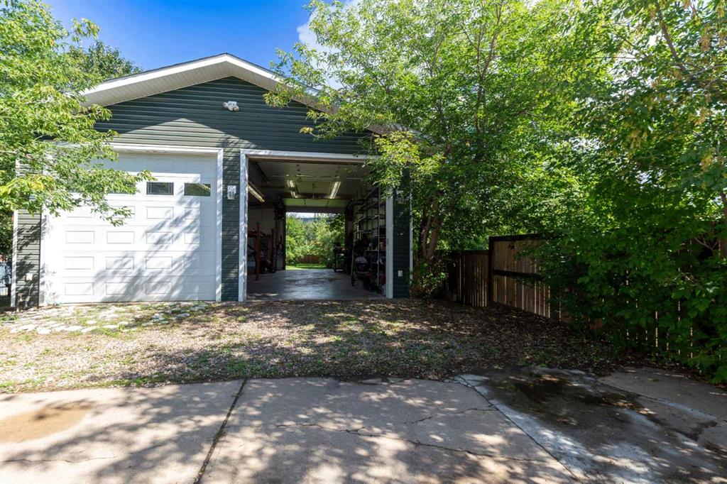 53 Fitzsimmons Avenue , A2251485, Alberta,
