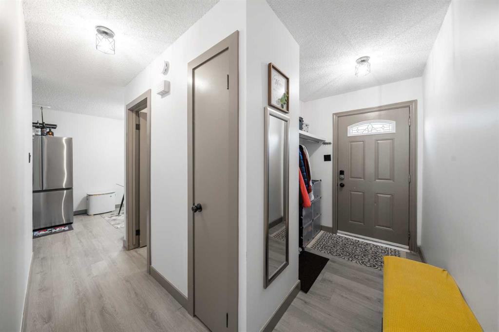 Fourth View of 4409 33 Avenue SW, Glenbrook, Calgary, Alberta, T3E0Y4