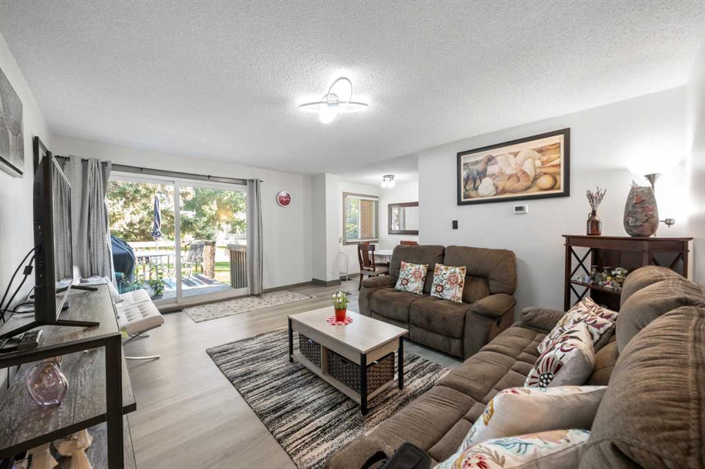 Fifth View of 4409 33 Avenue SW, Glenbrook, Calgary, Alberta, T3E0Y4