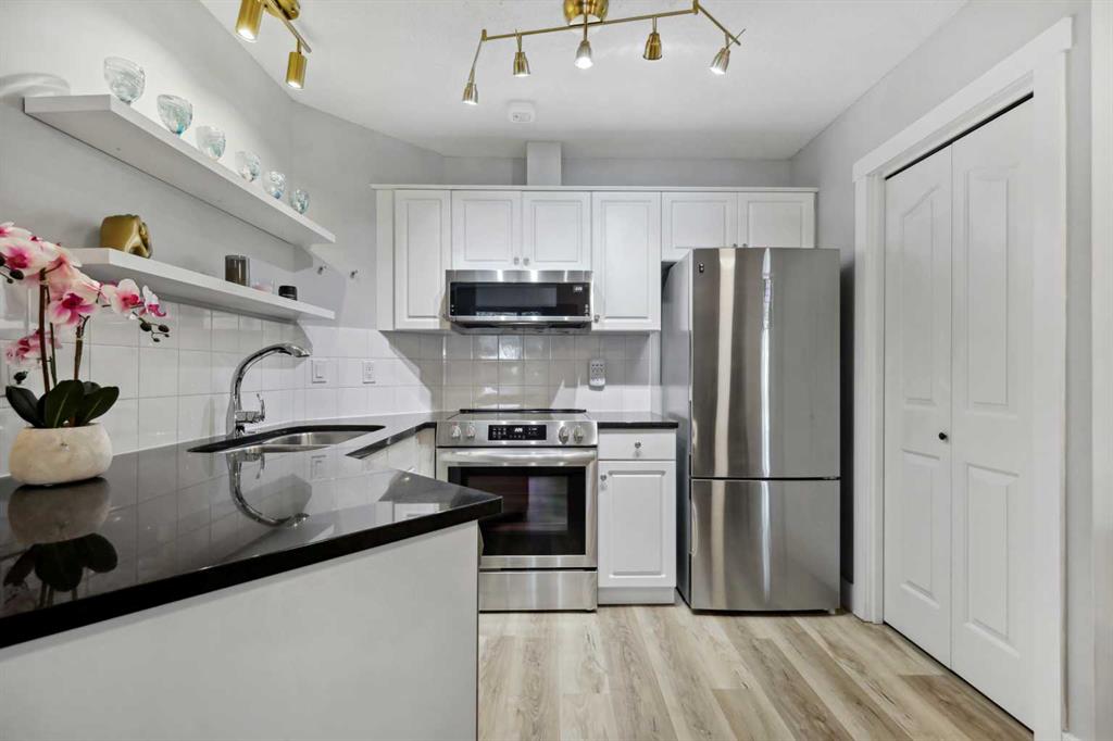 Third View of 210, 10 Sierra Morena Mews SW, Signal Hill, Calgary, Alberta, T3H 3K5