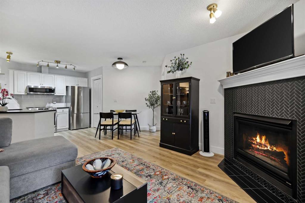 Fifth View of 210, 10 Sierra Morena Mews SW, Signal Hill, Calgary, Alberta, T3H 3K5
