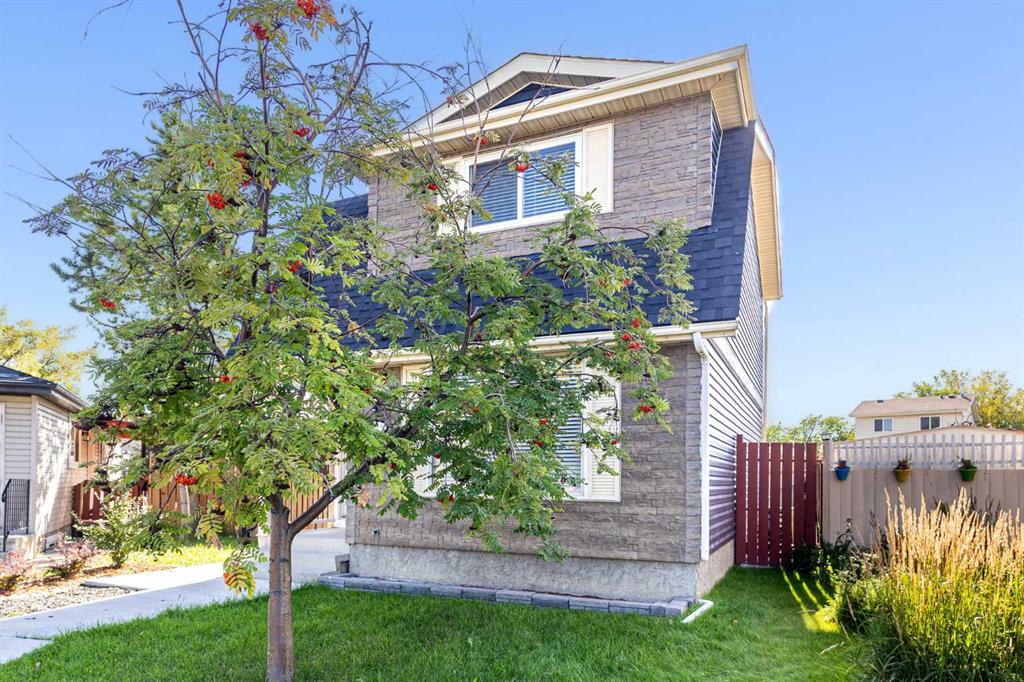 Third View of 32 Erin Mount Crescent SE, Erin Woods, Calgary, Alberta, T2B 2S3
