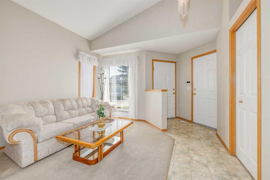 19 Erin Grove SE, A2251711, Alberta,