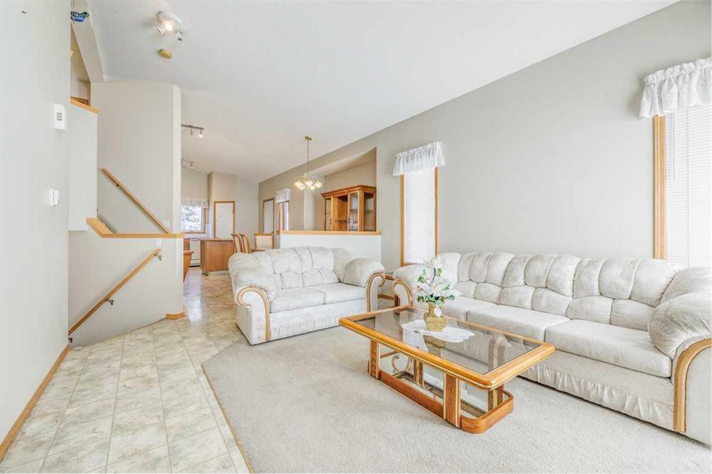 Fifth View of 19 Erin Grove SE, Erin Woods, Calgary, Alberta, T2B 3L1