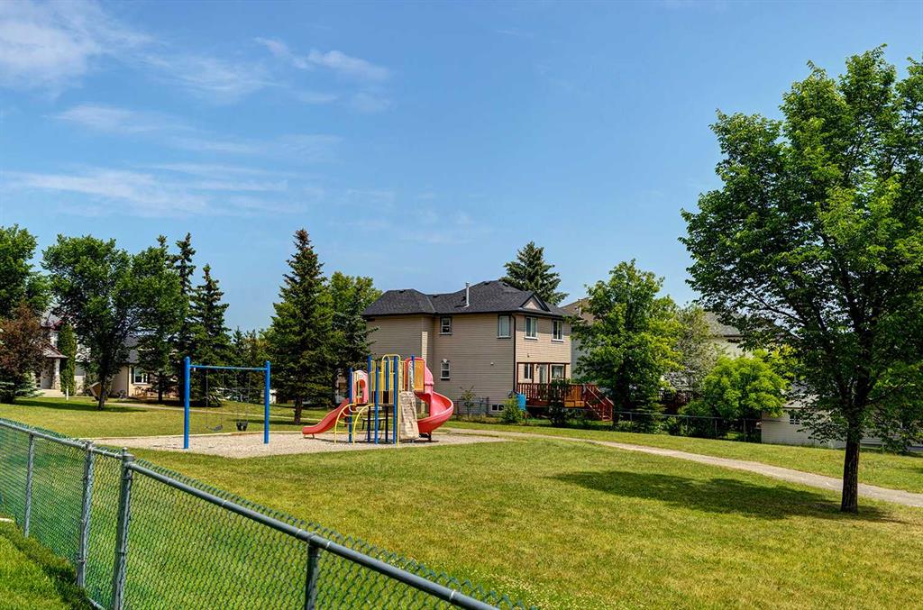 Fifth View of 38 Somerside Place SW, Somerset, Calgary, Alberta, T2Y 3V3