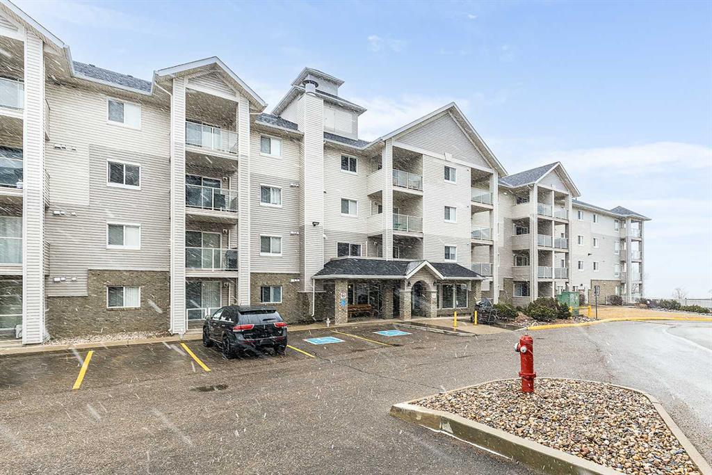 Fourth View of 208, 1616 Saamis Drive NW, Northwest Crescent Heights, Medicine Hat, Alberta, T1A 8V4
