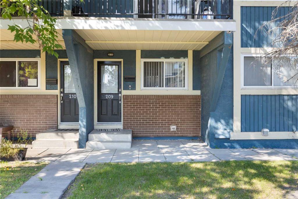 Third View of 209, 2200 Woodview Drive SW, Woodlands, Calgary, Alberta, T2W 3N6