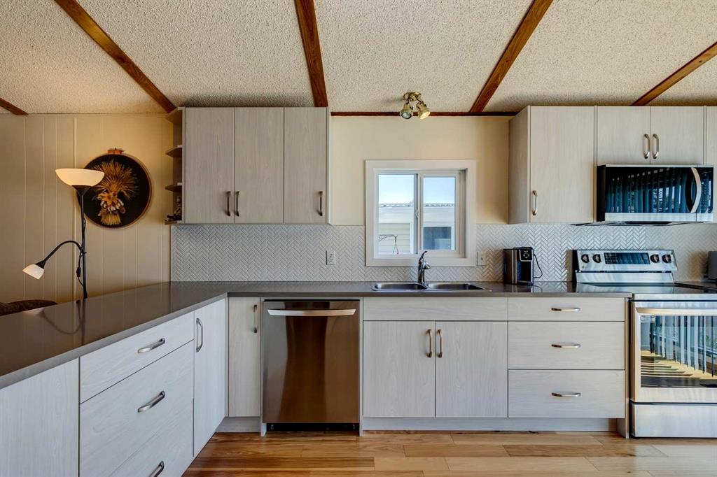Third View of 101, 99 Arbour Lake Road NW, Arbour Lake, Calgary, Alberta, T3G 4E4