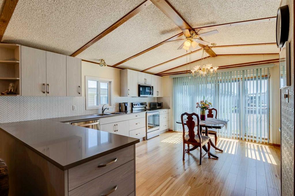 Fourth View of 101, 99 Arbour Lake Road NW, Arbour Lake, Calgary, Alberta, T3G 4E4