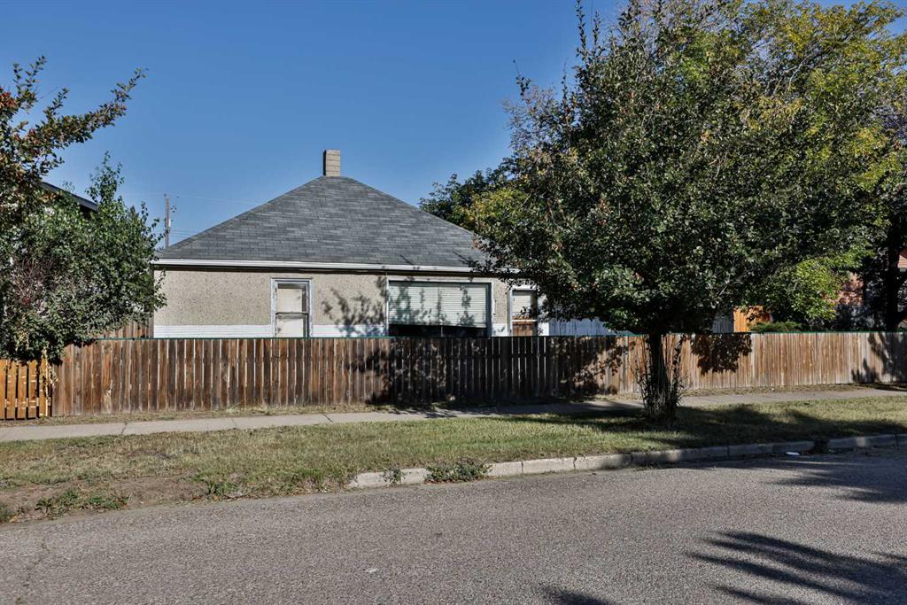 MLS® listing #105024824 for sale located at 915 6 Street N
