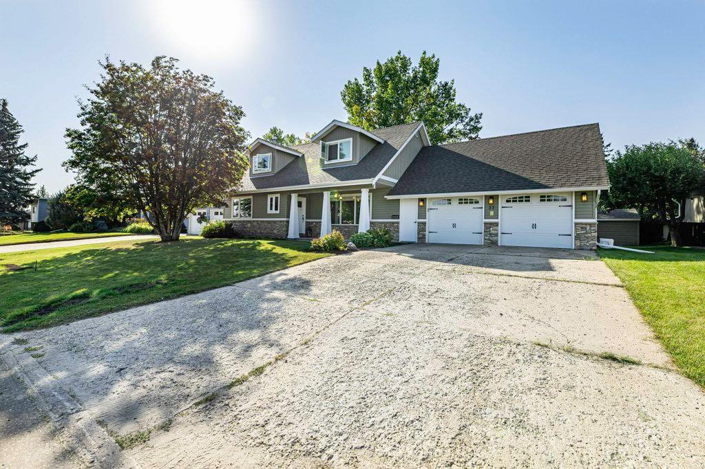 MLS® listing #105048519 for sale located at 33 FAIRWAY Drive 
