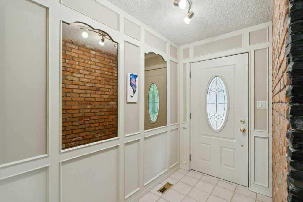 Third View of 318 Oakhill Place SW, Oakridge, Calgary, Alberta, T2V 3X5