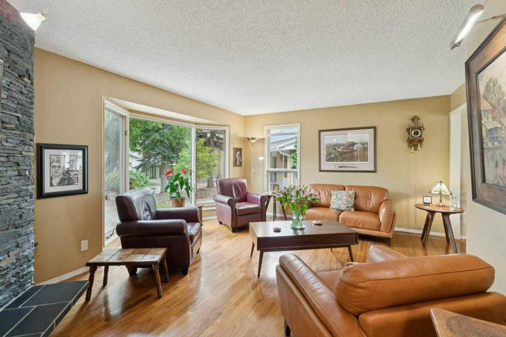 Fourth View of 318 Oakhill Place SW, Oakridge, Calgary, Alberta, T2V 3X5