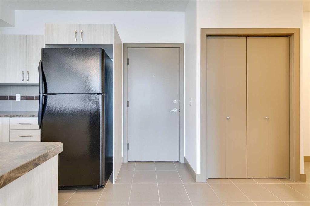 Third View of 210, 2420 34 Avenue SW, South Calgary, Calgary, Alberta, T2T 2C8