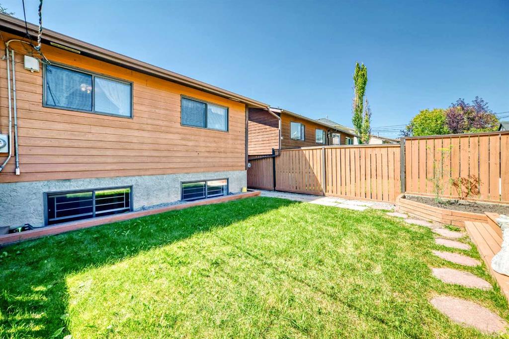 Fourth View of 4808 19 Avenue NW, Montgomery, Calgary, Alberta, T3B 0S7