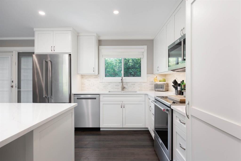 525 Beacon Hill Drive , A2252327, Alberta,