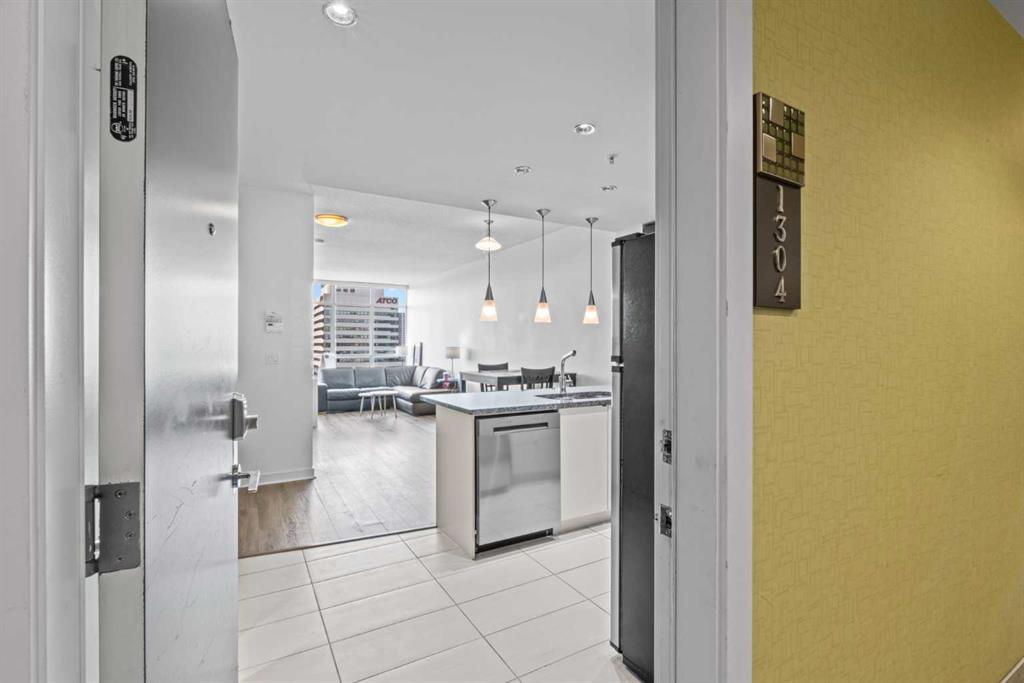 Third View of 1304, 788 12 Avenue SW, Beltline, Calgary, Alberta, T2R 0H1
