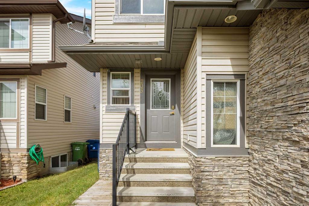 Fifth View of 205 Luxstone Way SW, Luxstone, Airdrie, Alberta, T4B 3C1