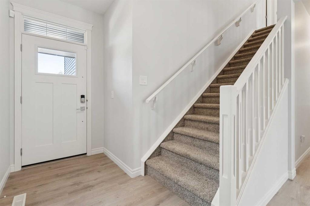 Fourth View of 246 Evansglen Drive NW, Evanston, Calgary, Alberta, T3P 0X8