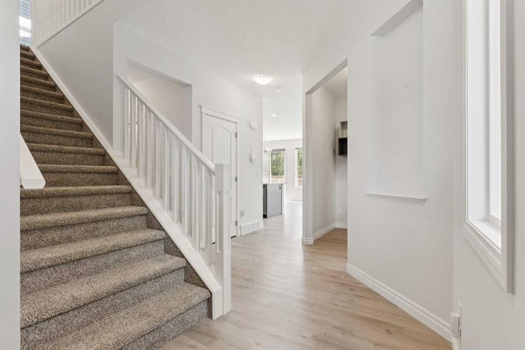 Fifth View of 246 Evansglen Drive NW, Evanston, Calgary, Alberta, T3P 0X8
