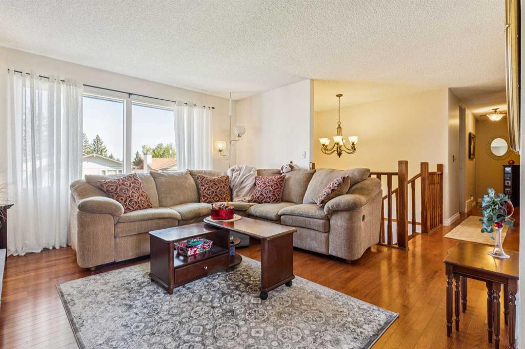 Fourth View of 483 Cedarpark Drive SW, Cedarbrae, Calgary, Alberta, T2W 2J8