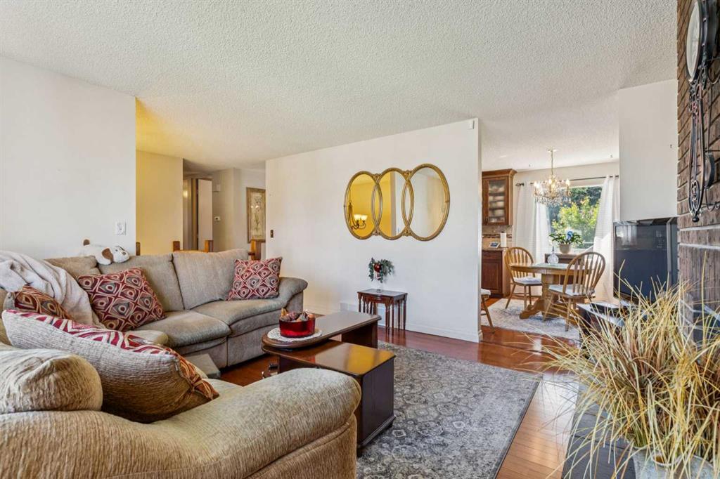 Fifth View of 483 Cedarpark Drive SW, Cedarbrae, Calgary, Alberta, T2W 2J8