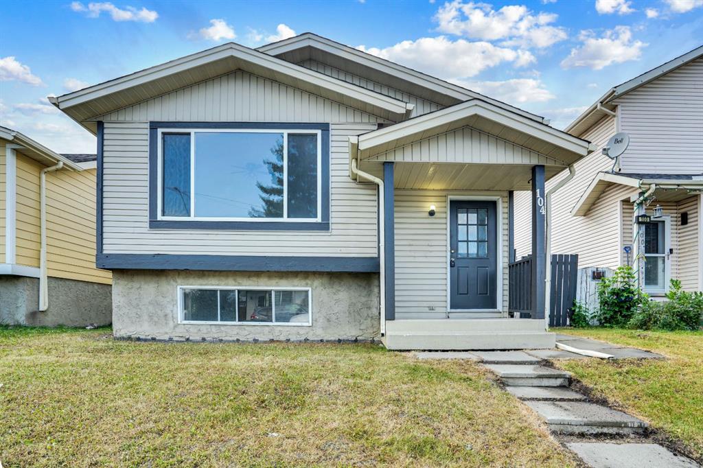 104 castlegreen Close NE, A2252943, Alberta,