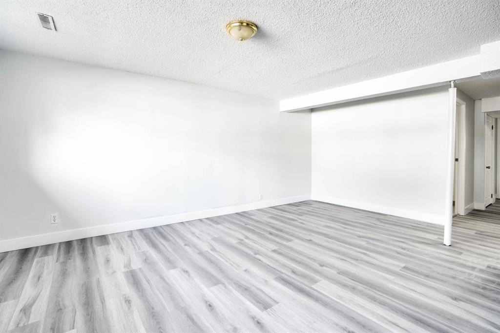 Fifth View of 104 castlegreen Close NE, Castleridge, Calgary, Alberta, T3J 1Y6
