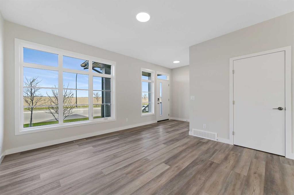 Fourth View of 7035 Rangeview Avenue SE, Rangeview, Calgary, Alberta, T3S 0R1