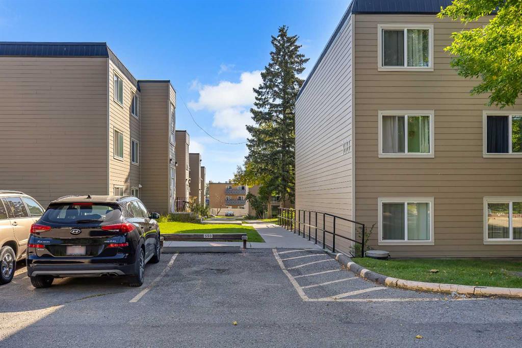 Fourth View of 304, 315 Heritage Drive SE, Acadia, Calgary, Alberta, T2H1N2