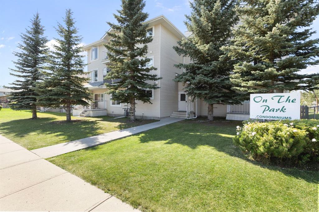 Second View of 302, 4327 75 Street NW, Bowness, Calgary, Alberta, T3B 2M7