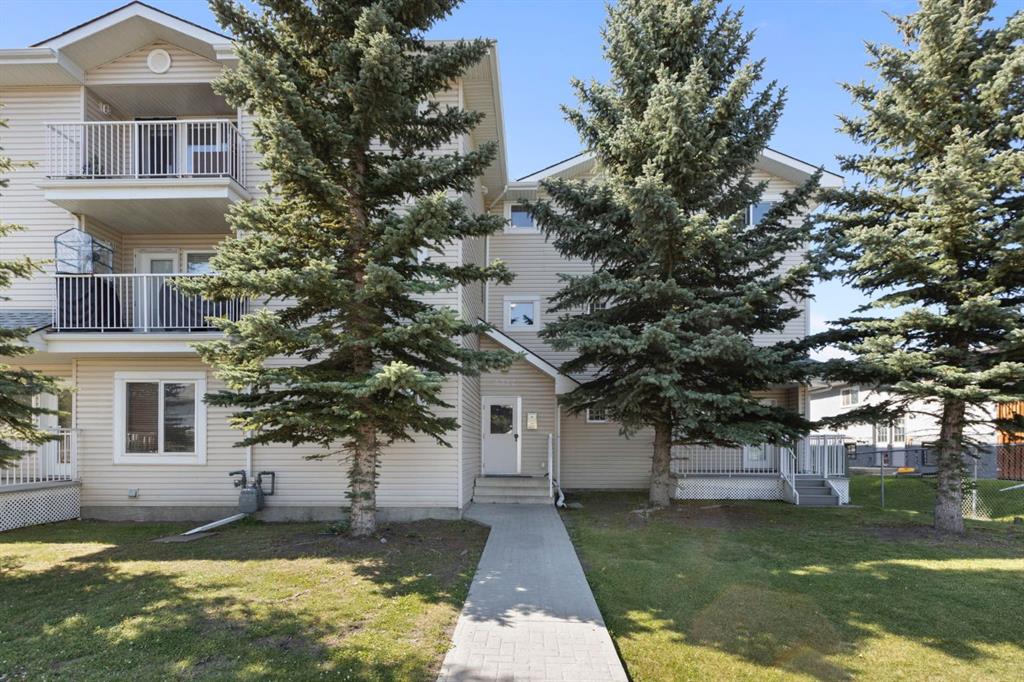 Third View of 302, 4327 75 Street NW, Bowness, Calgary, Alberta, T3B 2M7