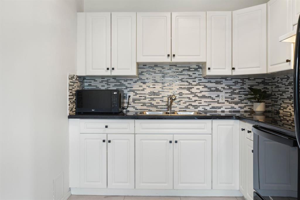Fifth View of 302, 4327 75 Street NW, Bowness, Calgary, Alberta, T3B 2M7
