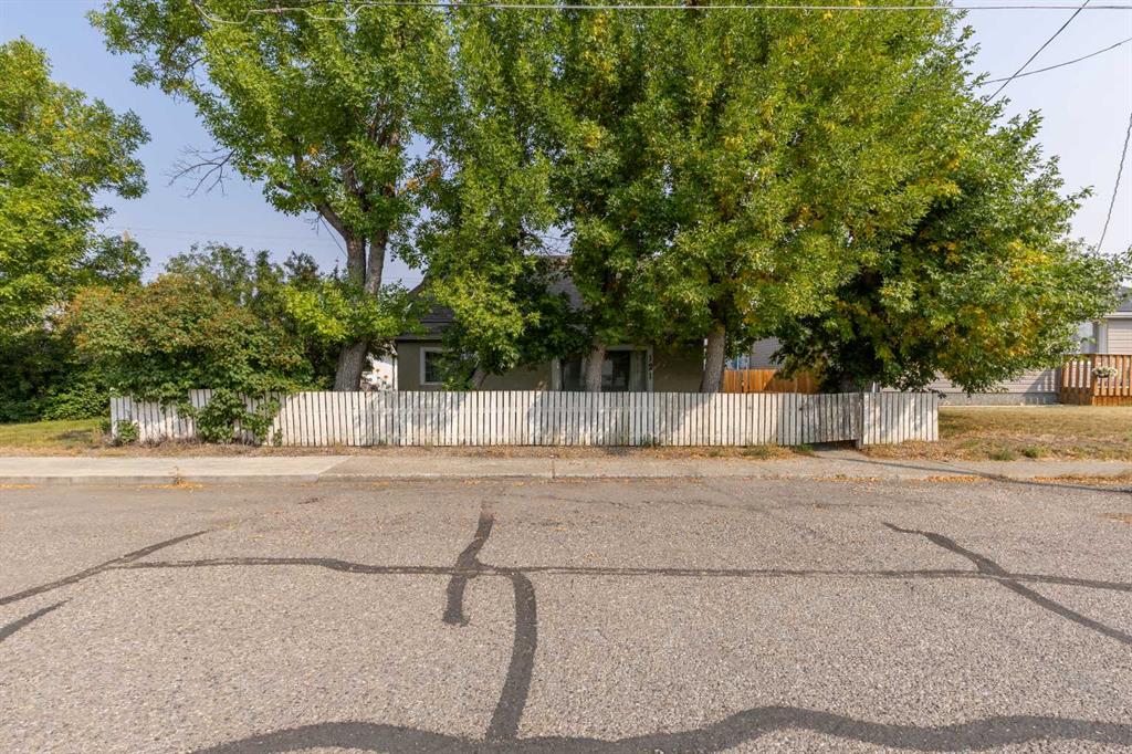 121 22 Street , A2253213, Alberta,