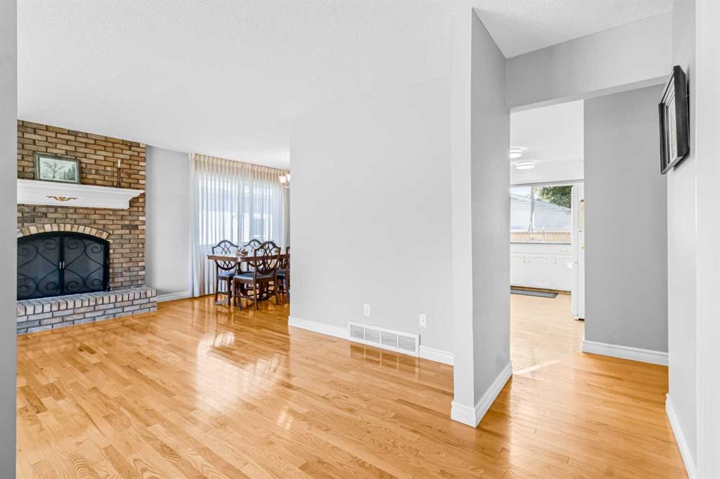 Fourth View of 1908 65 Street NE, Pineridge, Calgary, Alberta, T1Y 1N6