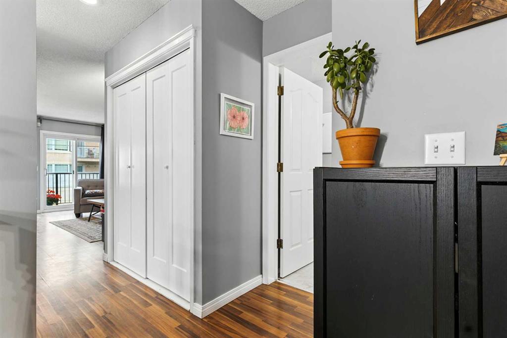 Fifth View of 2, 2207 28 Street SW, Killarney/Glengarry, Calgary, Alberta, T3E 2H5