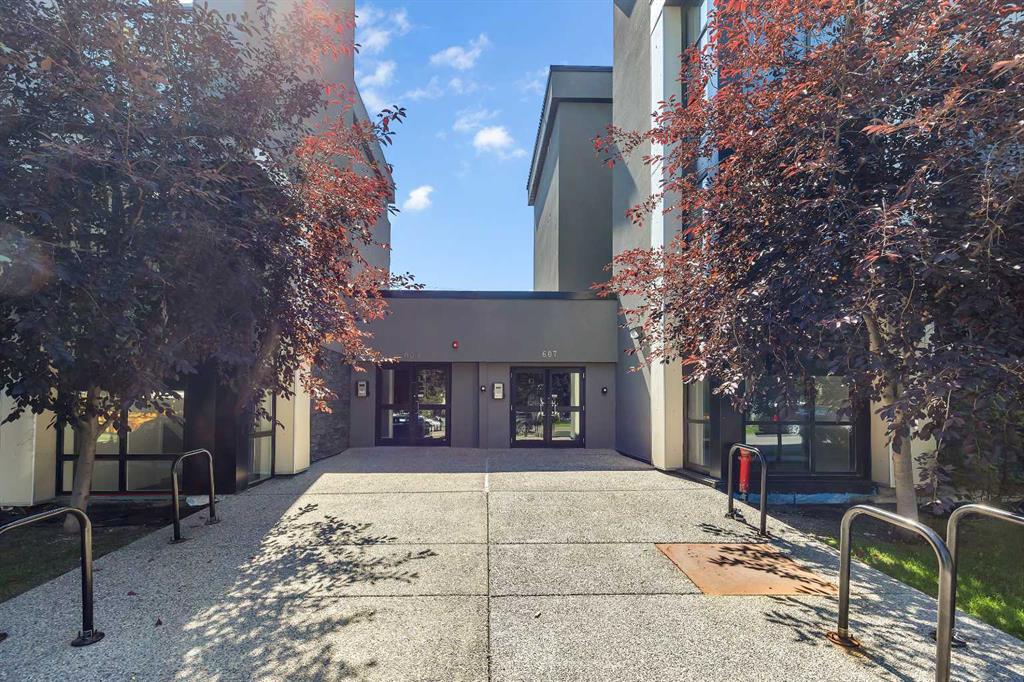 Third View of 205, 607 17 Avenue NW, Mount Pleasant, Calgary, Alberta, T2M 0N6