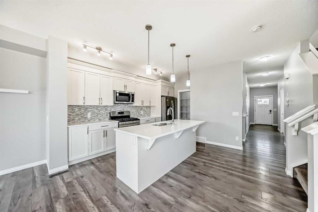 Fifth View of 581 Hillcrest Road SW, Hillcrest, Airdrie, Alberta, T4B 4H6