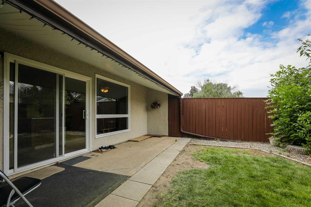 Fourth View of 1121 St David Road N, St Edwards, Lethbridge, Alberta, T1H 5A5