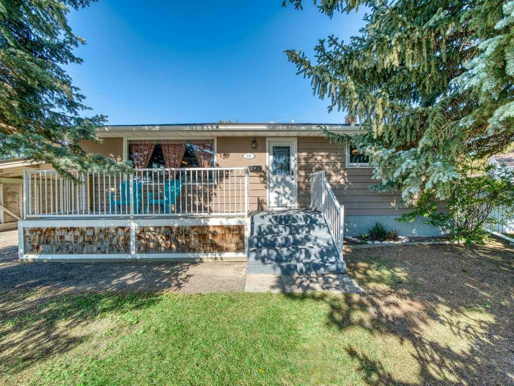 Second View of 536 Thornhill Place NW, Thorncliffe, Calgary, Alberta, T2K 2S7
