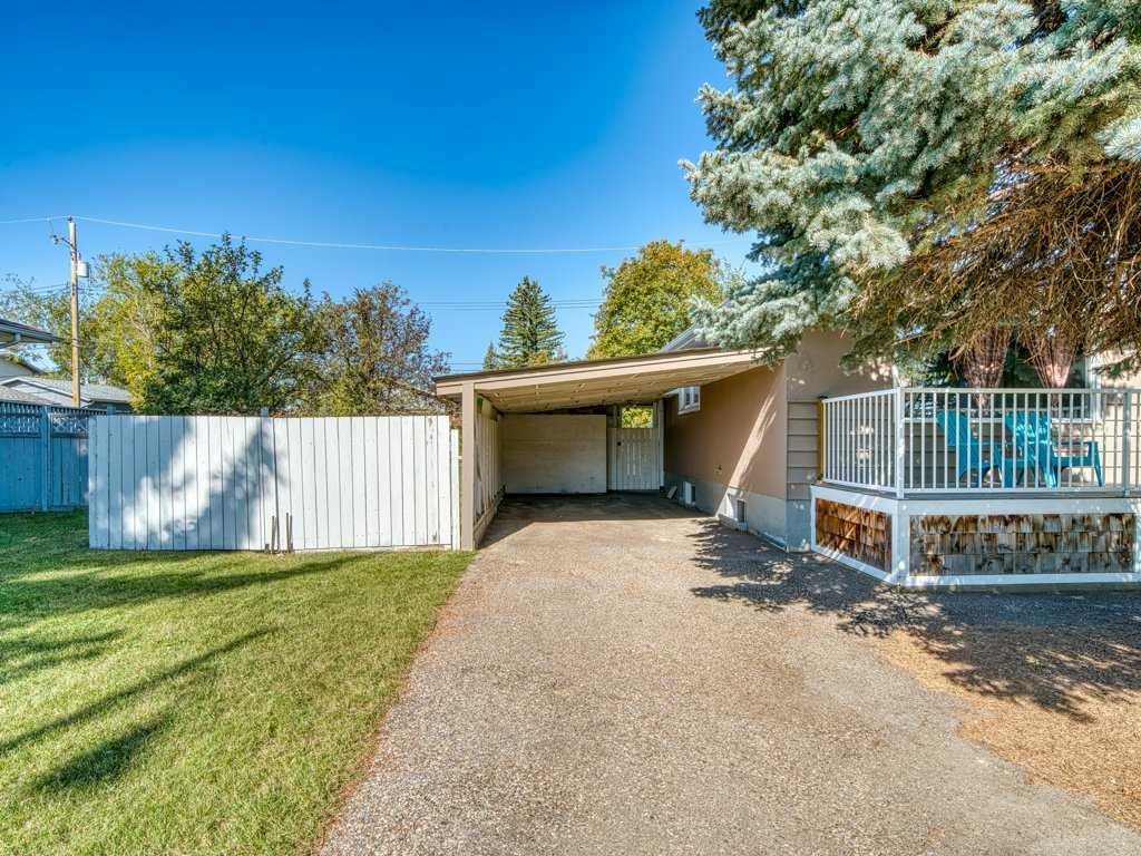 Third View of 536 Thornhill Place NW, Thorncliffe, Calgary, Alberta, T2K 2S7