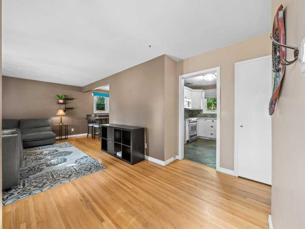 Fifth View of 536 Thornhill Place NW, Thorncliffe, Calgary, Alberta, T2K 2S7