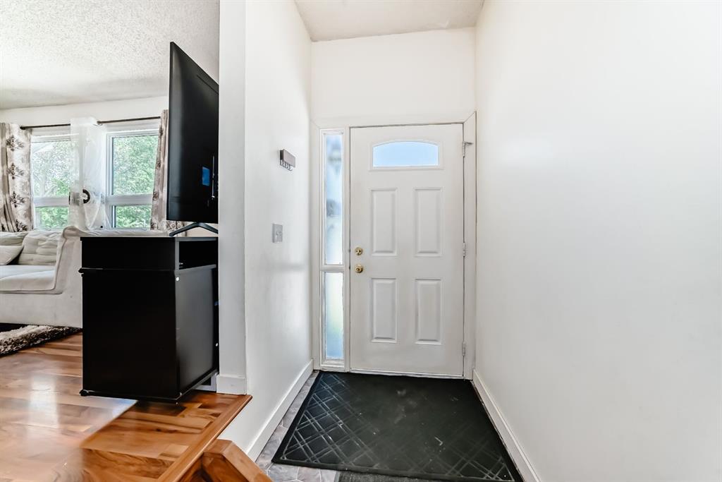 Fourth View of 6907 4 Avenue NE, Abbeydale, Calgary, Alberta, T2A 6M1