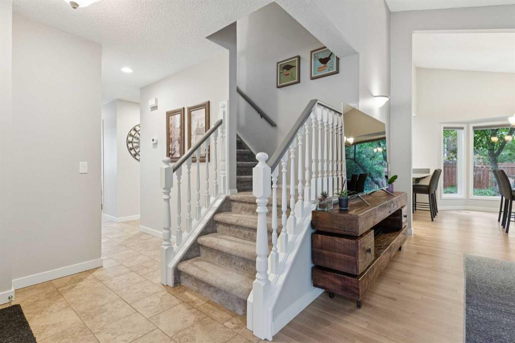 Fifth View of 131 Deermoss Crescent SE, Deer Run, Calgary, Alberta, T2J 6P3